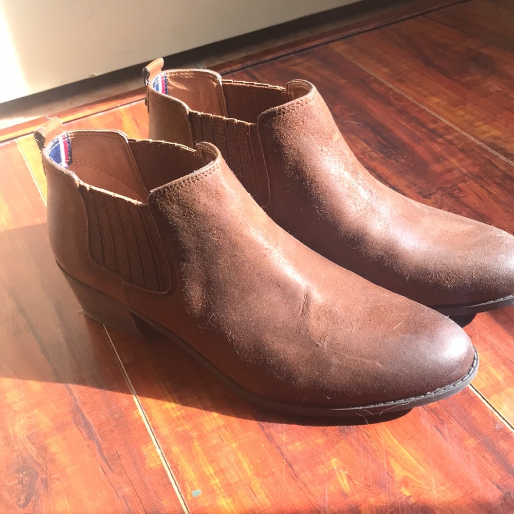 NWOT Tommy Hilfiger shoes!